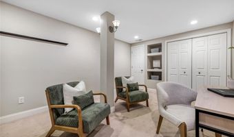 924 Forest Lake Ct, Ballwin, MO 63021