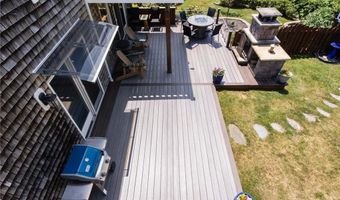 27 Ocean View Dr, Middletown, RI 02842