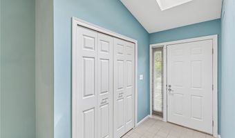 838 Lynnhaven Ln, Akron, OH 44313