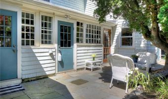 24 Old Beach Rd, Newport, RI 02840