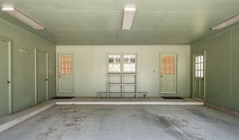 220 Lakeshore Dr, Alma, GA 31510