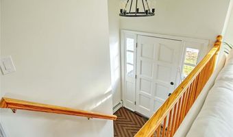 2 Simmons Rd, Barrington, RI 02806