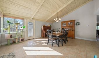 600 S 3rd St, Beresford, SD 57004