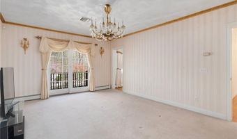 4 Christopher Dr, Lincoln, RI 02865