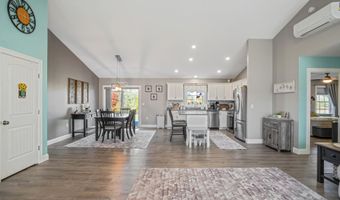 40 Knoll Crest Dr, Bangor, ME 04401