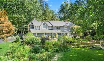 15 Queens Ln, Darien, CT 06820