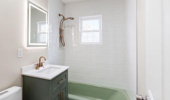 32 KELLY Pkwy, Bayonne, NJ 07002