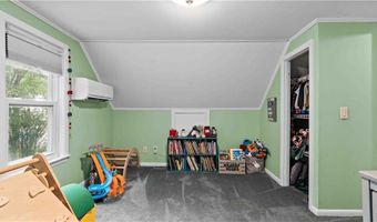 74 Algonquin Rd, East Providence, RI 02916