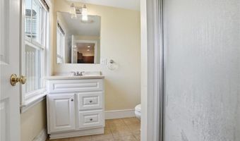 8 Mann Ave, Newport, RI 02840