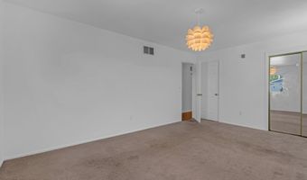 19 Spruce St, Beachwood, NJ 08722