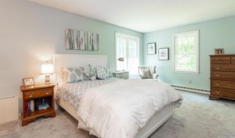28 Woodland Dr, Amherst, NH 03031