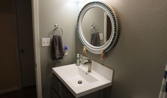 910 MOUNTAIN VIEW Dr, Aztec, NM 87410