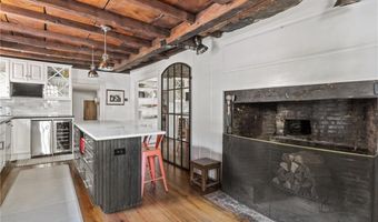35 Second St, Newport, RI 02840