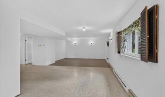 7 Springlake Ct, Ballwin, MO 63011
