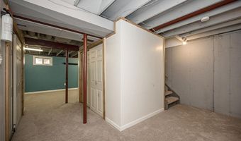 2370 Hidden Meadow Ln, Ballwin, MO 63021