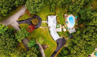 44 Heritage Dr, Warwick, RI 02818