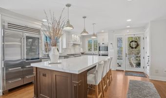 11 Driftwood Rd, Danbury, CT 06811