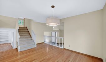 909 Idaho Ave, Ames, IA 50014