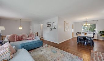 380 Genoa Dr, Ballwin, MO 63021