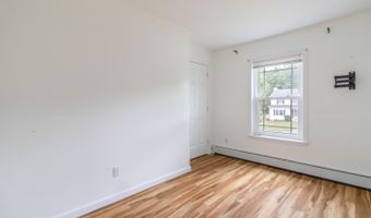 95 Yankee Ave, Bangor, ME 04401