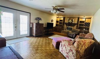 812 Village Dr, Altus, OK 73521