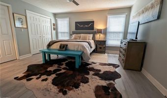222 Shallowbrook Dr, Advance, NC 27006