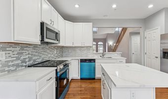 2000 GOLDEN MORNING Dr 32, Bowie, MD 20721