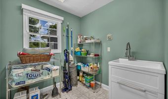 561 Willard Rd, Aurora, OH 44202