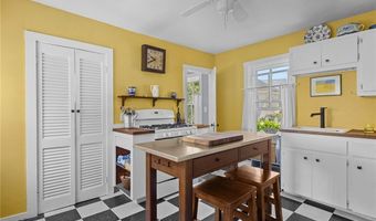 8 Sanford St, Newport, RI 02840