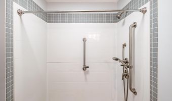 4 Pineway Dr, Auburn, ME 04210