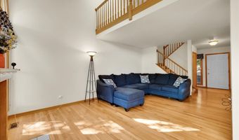 446 S Wenbriar Sq, Addison, IL 60101