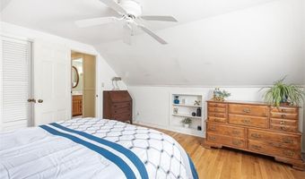 1 Joann Dr, Barrington, RI 02806