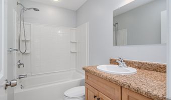 2 Oak Meadows Dr 102, Brookfield, CT 06804