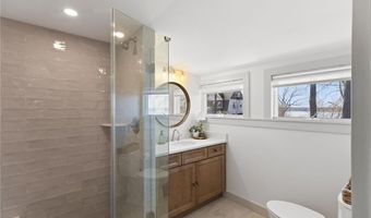 102 Lincoln Ave, East Providence, RI 02915