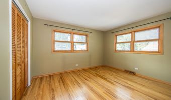 106 W Cedar St, Arlington Heights, IL 60005