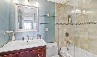 1435 4TH St SW B112, Washington, DC 20024