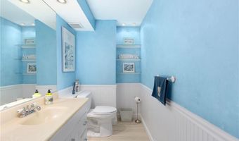 27 Ocean View Dr, Middletown, RI 02842