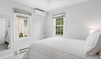 28 Wilbur Ave, Newport, RI 02840