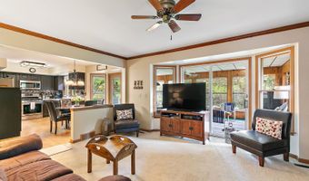 1045 Helen Dr, Algonquin, IL 60102
