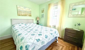 5 Byrnes St, Newport, RI 02840