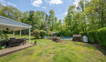 19 Junction Rd, Brookfield, CT 06804