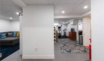 3 Mallory Ct, Bristol, RI 02809