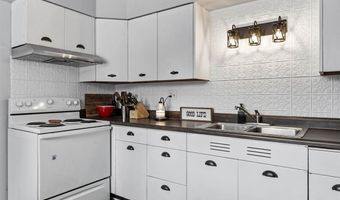 410 6th Ave, Amana, IA 52203