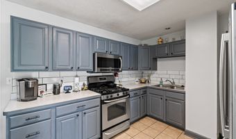 341 Abbyshire Rd, Akron, OH 44319