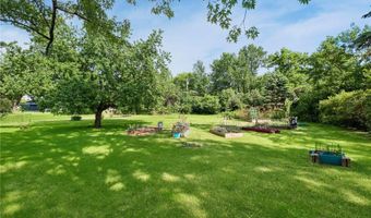 880 Whitney Dr, Apple Valley, MN 55124