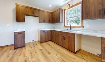 120 N Murlin St, Bicknell, IN 47512