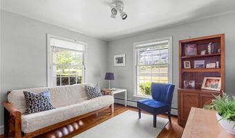 172 Eustis Ave, Newport, RI 02840