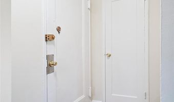 2040 N VERMONT St 105, Arlington, VA 22207