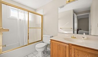 30 Harbor Hill Dr 30, Bourne, MA 02532