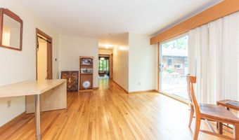 1877 Arlington Blvd, Ann Arbor, MI 48104